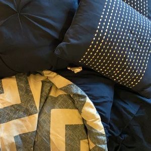 Queen sized comforter, bed skirt and decor pillows